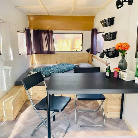 Campsite Waldcamp Mit Kleinen Huetten Und Caravans In Pur Cottbus