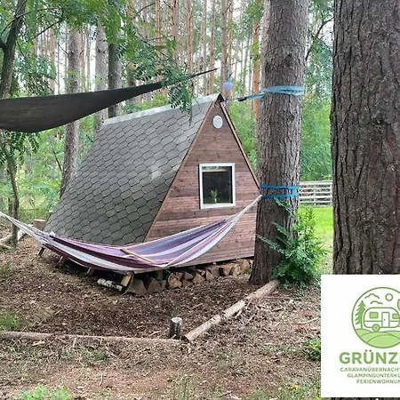 Campingplatz Grünzeit Caravanübernachtungen Und Einfache Hütten Im Wald Cottbus