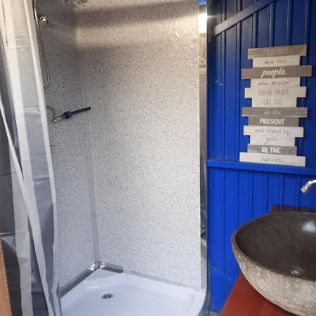 Grünzeit Caravanübernachtungen Und Einfache Hütten Im Wald * Cottbus