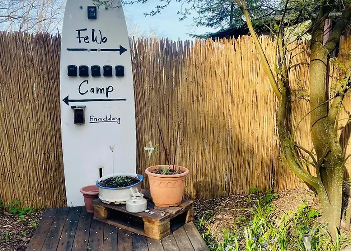 Gruenzeit Caravanuebernachtungen Und Einfache Huetten Im Wald *